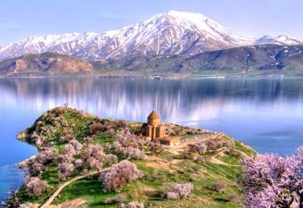 VILLA VIP has Balcony rooms