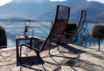 My Holidays - La Terrazza sul Lago has Balcony rooms