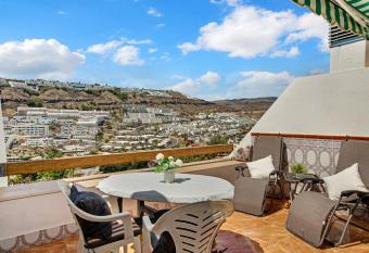 Lovely Studio in Puerto Rico allows 18 year olds to book a room