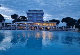 Fantinello Hotel allows 18 year olds to book a room