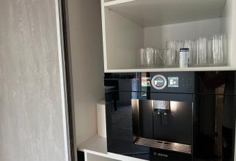 Lakeview 2 Room Penthouse Rooftop Terrace W15 has rooms with a private hot tub