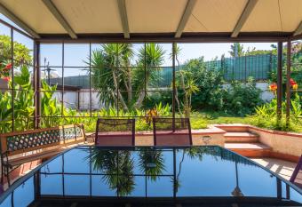 Mezza Trinacria has Smoking rooms