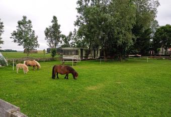 De Boerenskuur..chalet.. has Balcony rooms