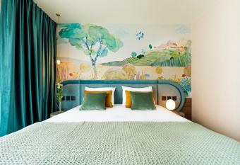 Hotel D Bulle - La Gruy  re allows 18 year olds to book a room