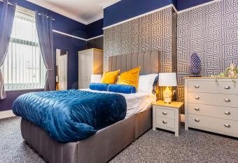 Comfy-Stays - Lower Ocean Road allows 18 year olds to book a room