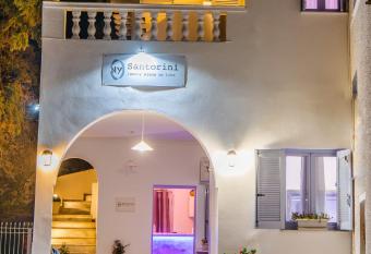 SantoriniNY has Balcony rooms