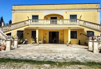 Villa Celea has Balcony rooms