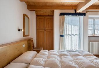 Cesa de Agnese has Balcony rooms