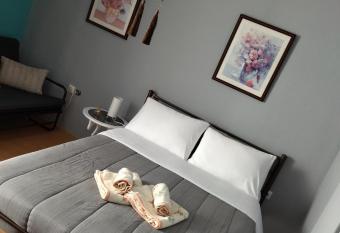 Georgia s apartment 5 allows 18 year olds to book a room