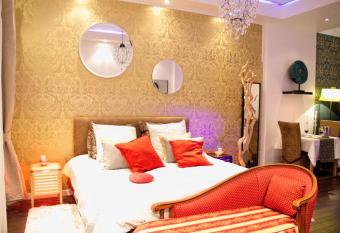 Suite EndLessLove allows 18 year olds to book a room