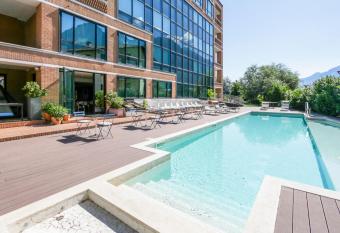 Hostellerie Du Cheval Blanc allows 18 year olds to book a room