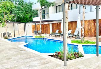 Comfortable 1Br Studio pool and roof jacuzzi Waves 13 has rooms with a private hot tub