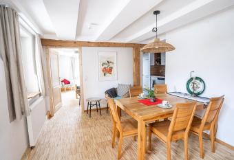 G  stehaus Gro  h  chberg has Balcony rooms