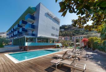 Caravel Bike Hotel has Balcony rooms