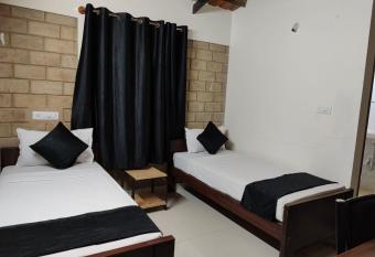 Minimal Poshtel has Balcony rooms