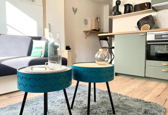 REPUBLIC - STUDIO AVEC PARKING allows 18 year olds to book a room