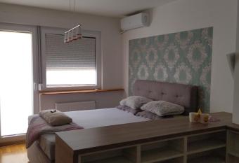 Apartman Lux 80 has Balcony rooms