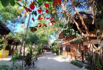 Eden Paradise has Balcony rooms