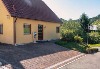 Ferienwohnung Le has Balcony rooms