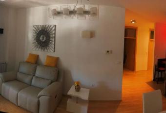 Apartment Angela with private garage allows 18 year olds to book a room