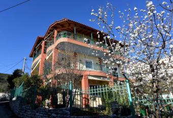 Manto House - Alexandra Appartment has Balcony rooms