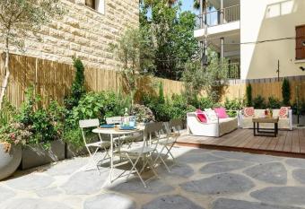 4BR Beach area with Garden and Parknig has Balcony rooms