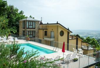 Residence Montefiore has Balcony rooms