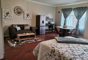 DR M BEAUTY LOUNGE AND GUEST HOUSE allows 18 year olds to book a room