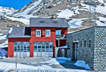 Casa Rossa - House for groups has Balcony rooms
