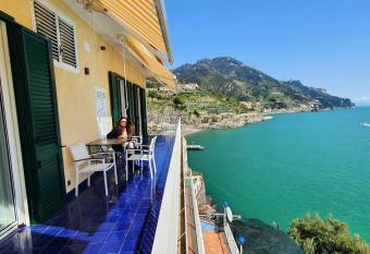 Nel blu dipinto di blu has Balcony rooms