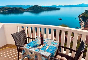 Guest House Ru  a has Balcony rooms