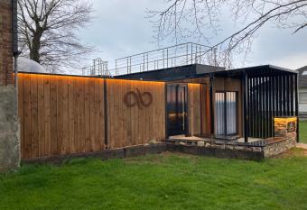 Tiny House - Luxury Cottage allows 18 year olds to book a room