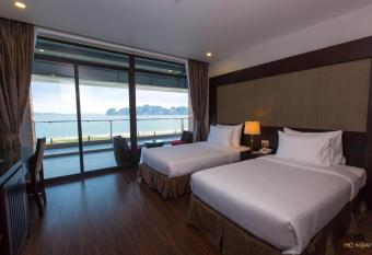 HaloMoon Ha Long Hotel has Balcony rooms