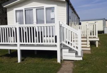 Westfield 125 has Balcony rooms