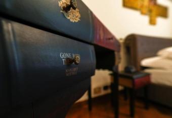 paradise suite has Smoking/Balcony rooms