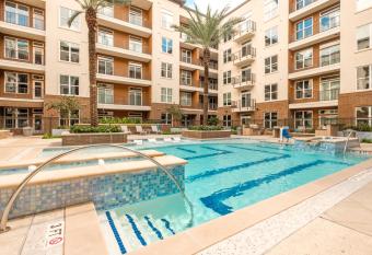 RENU at Downtown Houston has Balcony rooms