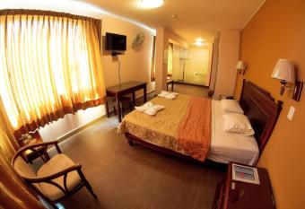 La Primac  a has rooms with a private hot tub