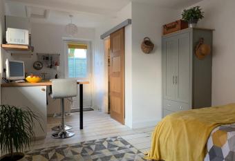 The Beehive - Self Contained Studio by The Sea allows 18 year olds to book a room