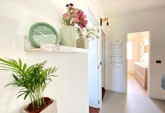 Trilogy HOUSE near VENICE, beaches and OUTLET has Balcony rooms