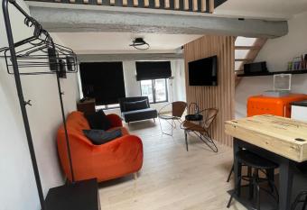 L   Enjamb  e allows 18 year olds to book a room