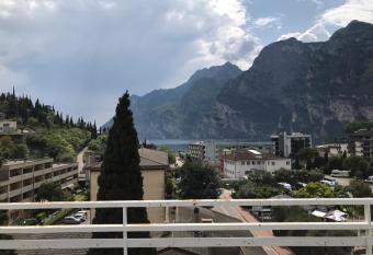 Apartment - Studio Arndt - Riva del Garda - 200 Meter Vom See allows 18 year olds to book a room