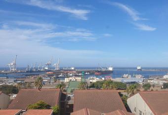 Lovely 3-bedroom unit with gorgeous harbour view has Balcony rooms