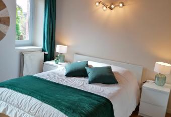 La maison d H  tes Du Moulin has rooms with a private hot tub