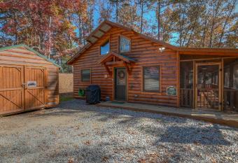 Goldyloks' Cottage is  has Balcony rooms