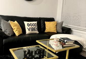 LUXURY LIVING 2MINUTES WALK TO THE MALL OF GEORGIA has Balcony rooms