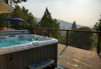 Sierra Love has Balcony rooms