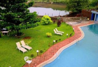 Lake View Villa 4Bhk Karjat has Balcony rooms