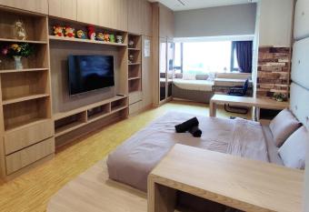 Imperio Residensi Malacca B2811 has rooms with a private hot tub
