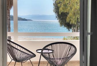 Palm Suite Blue allows 18 year olds to book a room