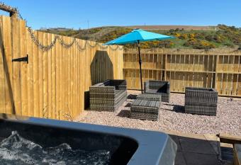 The Steading with 7 Seater Hot Tub Aberdeenshire allows 18 year olds to book a room